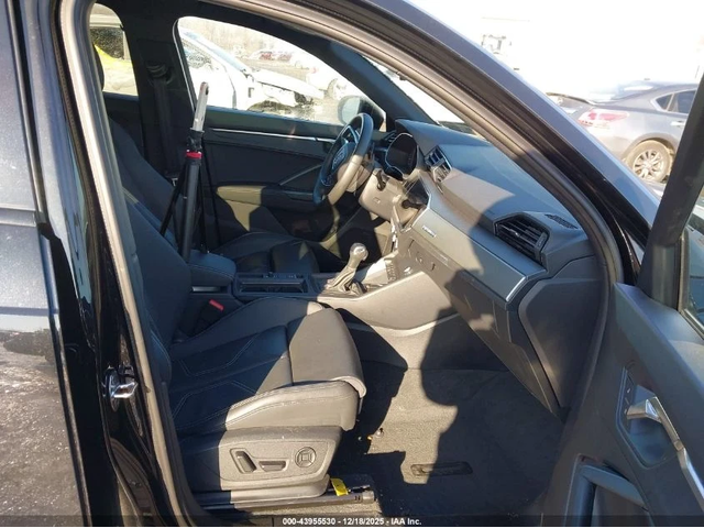 Audi Q3 PREMIUM 45 TFSI S LINE QUATTRO TIPTRONIC - автомобили, коли, обяви за нови и употребявани 3