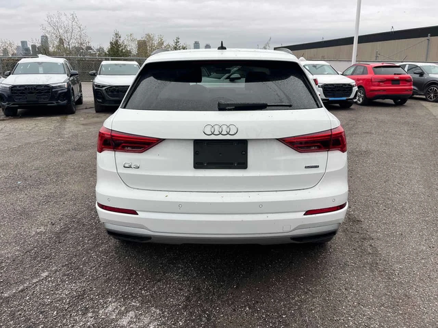 Audi Q3 * Komfort * ПОДГРЕВИ* ДВА КЛЮЧА* KEYLESS* - автомобили, коли, обяви за нови и употребявани 3