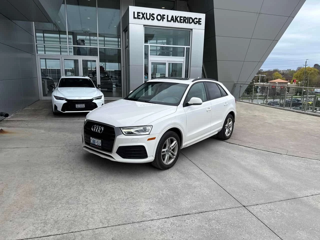 Audi Q3 * Komfort * ПАНОРАМА * ПОДГРЕВ * КЛИП НА МОТОРА - автомобили, коли, обяви за нови и употребявани 0