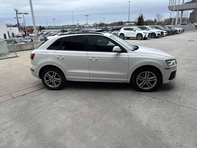 Audi Q3 * Komfort * ПАНОРАМА * ПОДГРЕВ * КЛИП НА МОТОРА - автомобили, коли, обяви за нови и употребявани 3