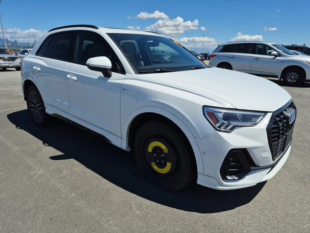 Audi Q3 TECHNIK * S LINE * QUATTRO * CARFAX * - автомобили, коли, обяви за нови и употребявани 1