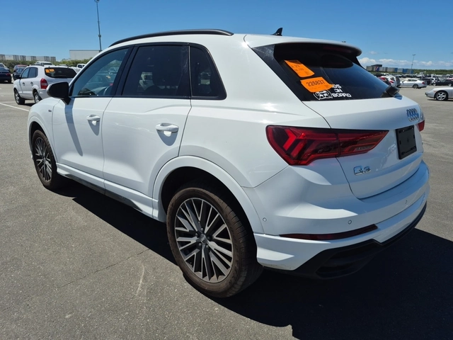 Audi Q3 TECHNIK * S LINE * QUATTRO * CARFAX * - автомобили, коли, обяви за нови и употребявани 3