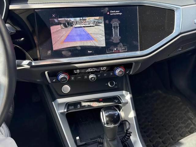 Audi Q3 Progressiv * Keyless * CARFAX * АВТО КРЕДИТ * - автомобили, коли, обяви за нови и употребявани 12