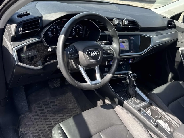 Audi Q3 Progressiv * Keyless * CARFAX * АВТО КРЕДИТ * - автомобили, коли, обяви за нови и употребявани 7