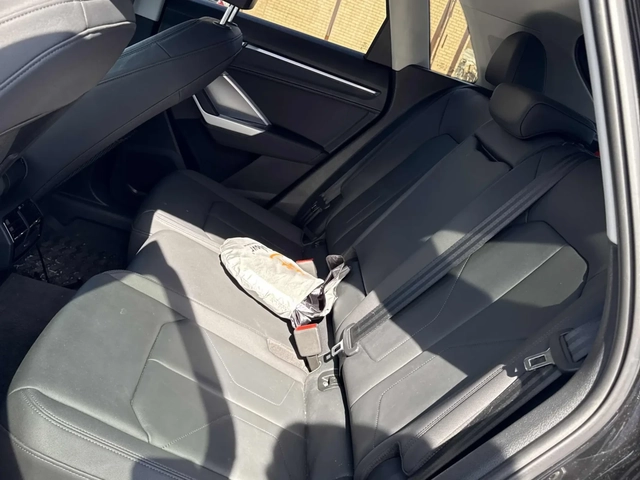 Audi Q3 Progressiv * Keyless * CARFAX * АВТО КРЕДИТ * - автомобили, коли, обяви за нови и употребявани 8