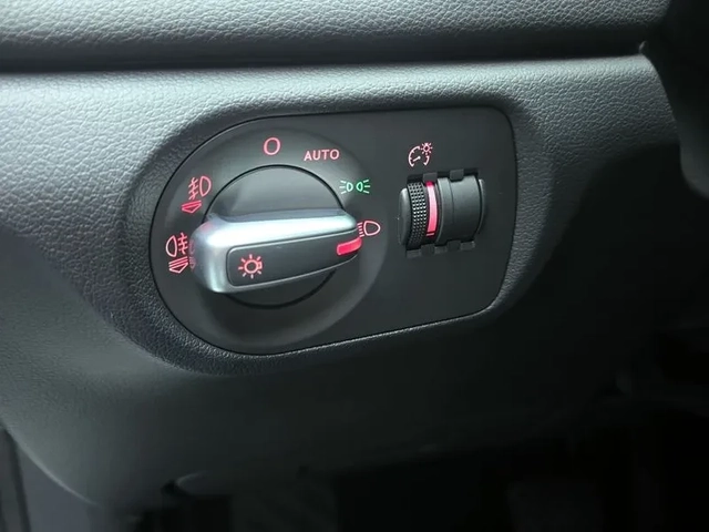 Audi Q3 2.0 TDI Quattro - автомобили, коли, обяви за нови и употребявани 12