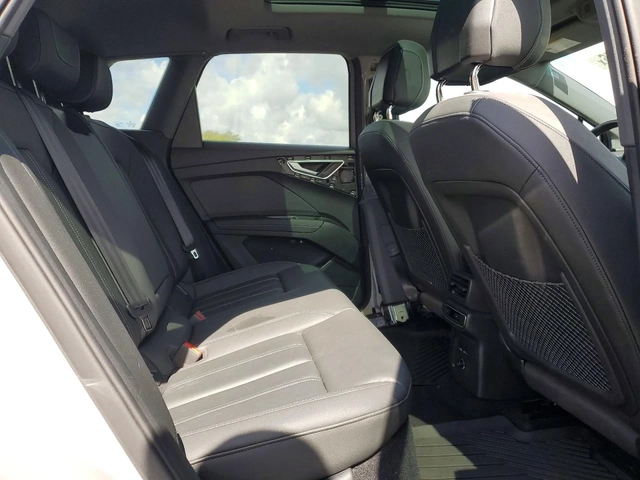 Audi Q4 E-TRON PREMIUM* AWD* ПЪЛНА ИСТОРИЯ* 55 - автомобили, коли, обяви за нови и употребявани 10