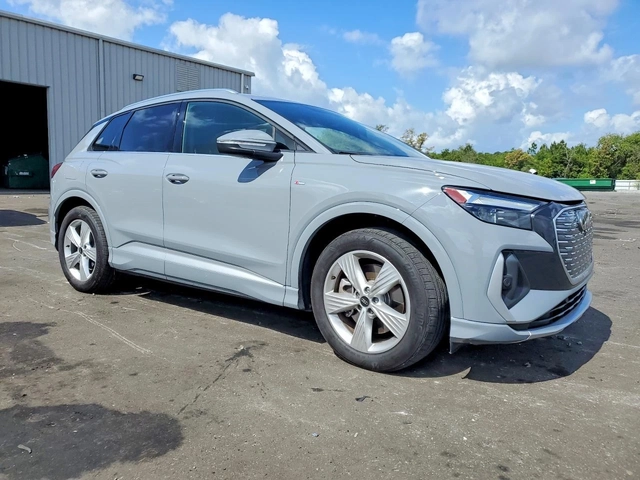 Audi Q4 E-TRON PREMIUM* AWD* ПЪЛНА ИСТОРИЯ* 55 - автомобили, коли, обяви за нови и употребявани 3