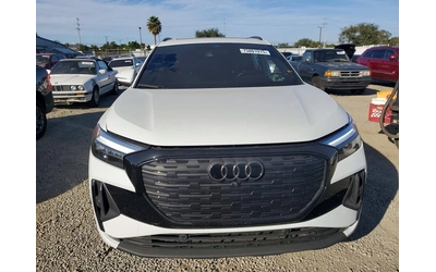 audi-q4 - 1