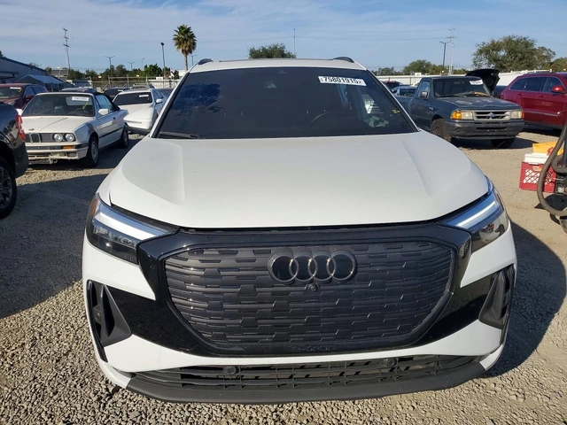 Audi Q4 E-TRON PREMIUM PLUS - автомобили, коли, обяви за нови и употребявани 1
