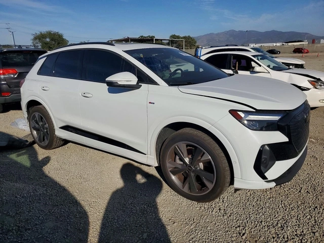 Audi Q4 E-TRON PREMIUM PLUS - автомобили, коли, обяви за нови и употребявани 2