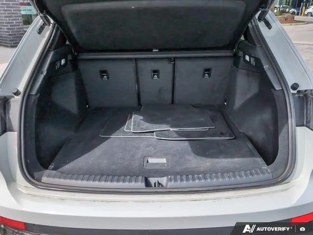 Audi Q4 e-tron 50 Progressiv 50 Komfort All Wheel Drive - автомобили, коли, обяви за нови и употребявани 11