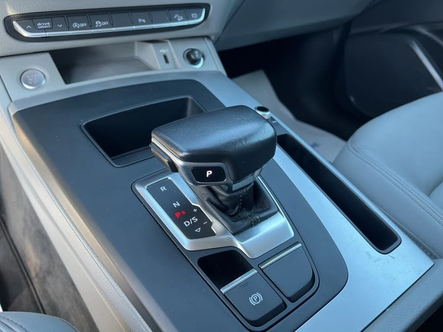 Audi Q5 Quattro* Komfort* АвтоКредит* (ЦЕНА ДО БГ) - автомобили, коли, обяви за нови и употребявани 13