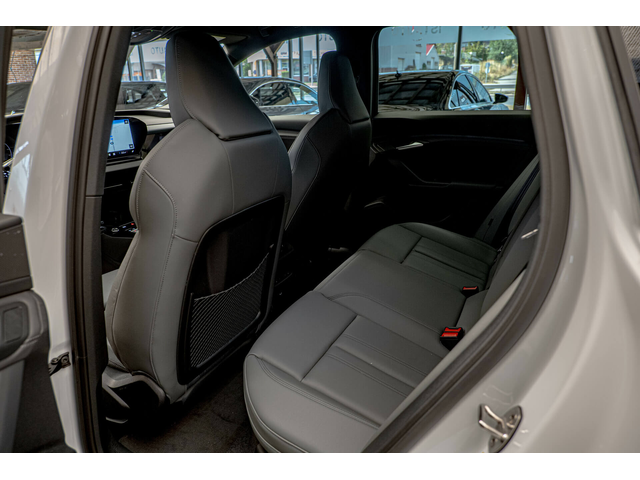Audi Q6 E-Tron 100kWh/Quattro/Sline/Камера 360/Distronic/ - автомобили, коли, обяви за нови и употребявани 9