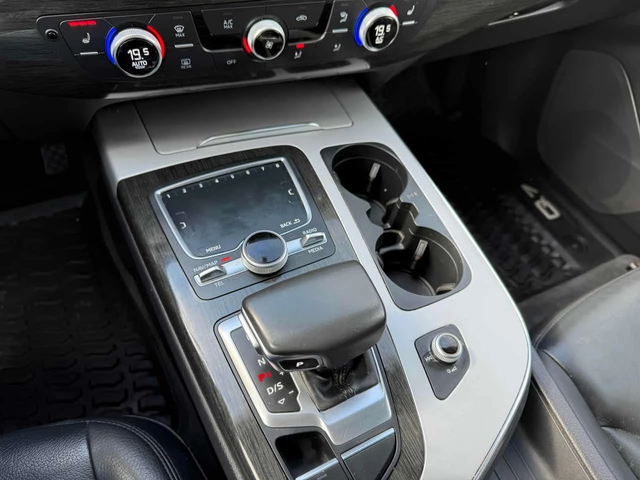 Audi Q7 55 TFSI quattro | PANO | PODGREVI| - автомобили, коли, обяви за нови и употребявани 12