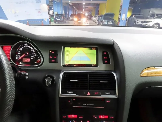 Audi Q7 3.0 TDI Quattro - автомобили, коли, обяви за нови и употребявани 12