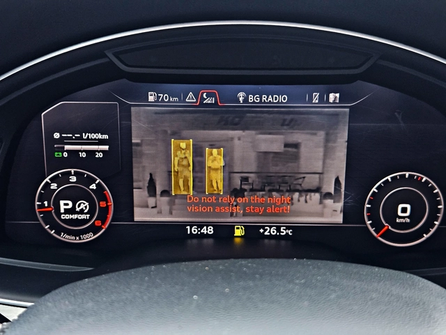 Audi Q7 ! S-LINE/7MESTA/TV/САМОПАРКИРАНЕ/DISTR/HUD/NIGHT/L - автомобили, коли, обяви за нови и употребявани 12