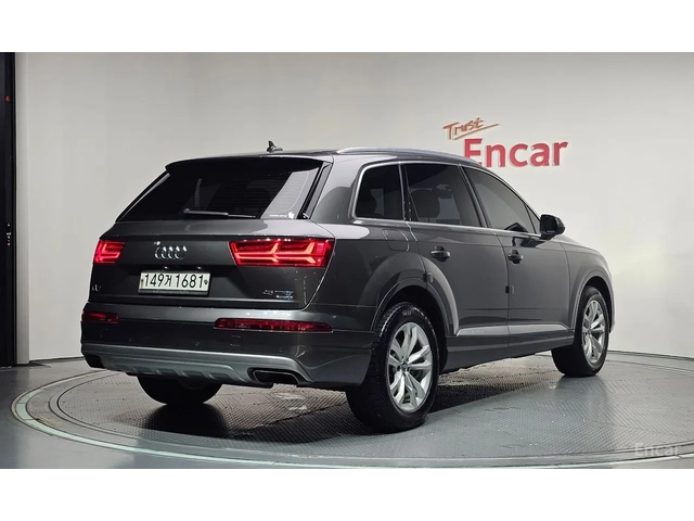 Audi Q7 45 TFSI Quattro * Панорама - автомобили, коли, обяви за нови и употребявани 2