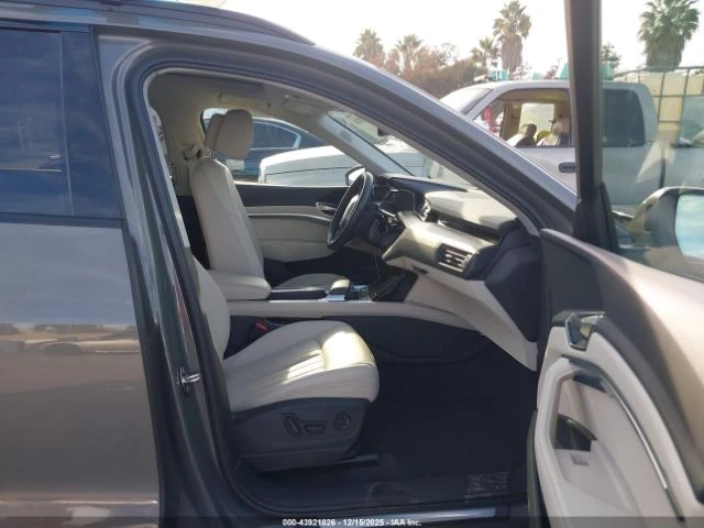 Audi Q8 E-TRON PREMIUM PLUS QUATTRO - автомобили, коли, обяви за нови и употребявани 9