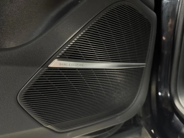 Audi Q8 Sline* BlackOptic* Distr* B&O* 360* Обдух* Пано* - автомобили, коли, обяви за нови и употребявани 7