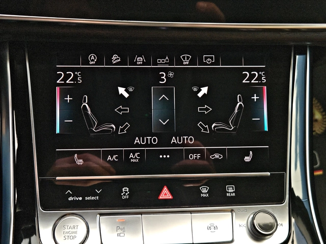 Audi Q8 ! RSQ8/MATRIX/PANO/3D CAM/DISTR/HUD/AMBIENT/CAR PL - автомобили, коли, обяви за нови и употребявани 12