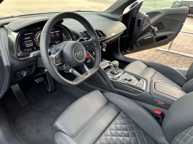 Audi R8 5.2 quattro - автомобили, коли, обяви за нови и употребявани 6