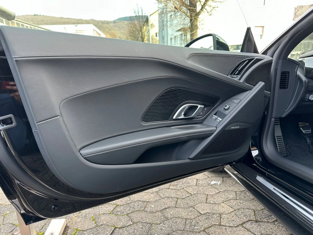 Audi R8 5.2 quattro - автомобили, коли, обяви за нови и употребявани 7