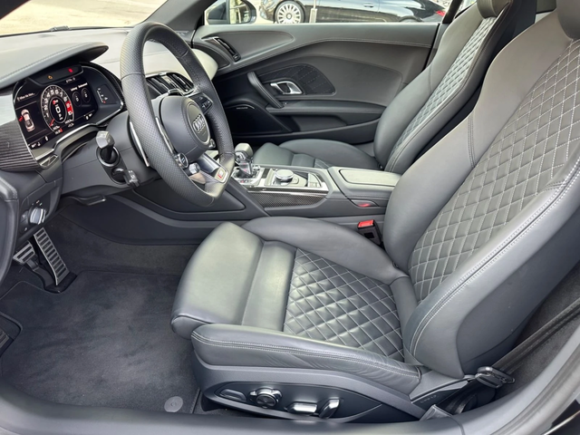 Audi R8 5.2 quattro - автомобили, коли, обяви за нови и употребявани 8