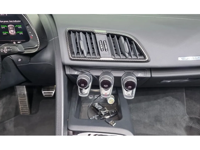 Audi R8 V10 SPYDER - автомобили, коли, обяви за нови и употребявани 15