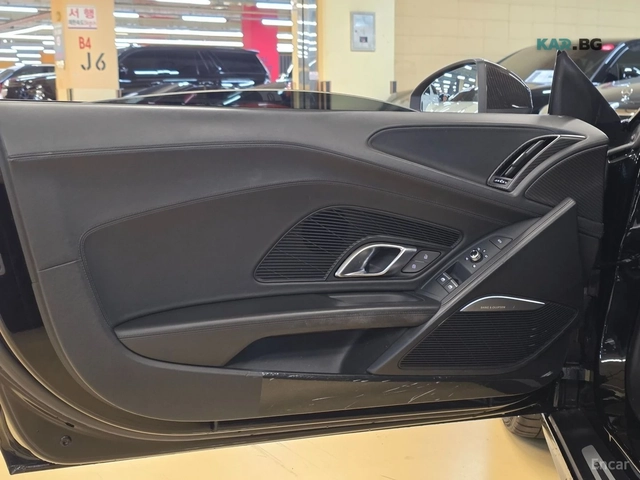 Audi R8 5.2 V10 Plus Coupe - автомобили, коли, обяви за нови и употребявани 6