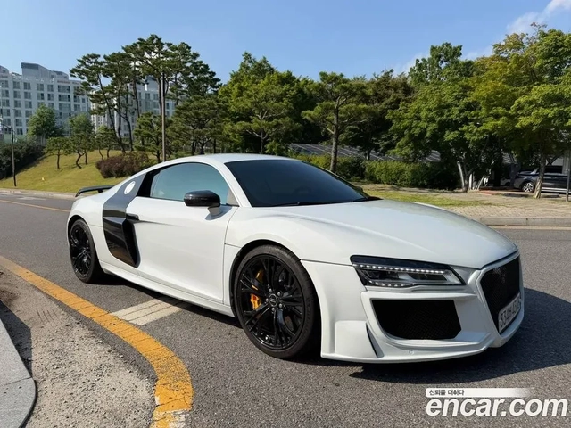 Audi R8 V10 COUPE - автомобили, коли, обяви за нови и употребявани 0