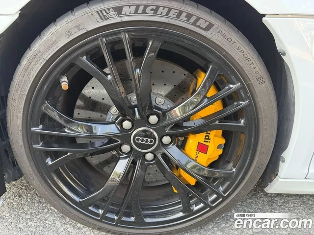 Audi R8 V10 COUPE - автомобили, коли, обяви за нови и употребявани 8