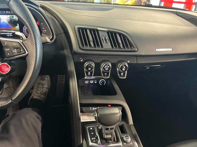 Audi R8 SPYDER 5.2L 10cyl AWD - автомобили, коли, обяви за нови и употребявани 8