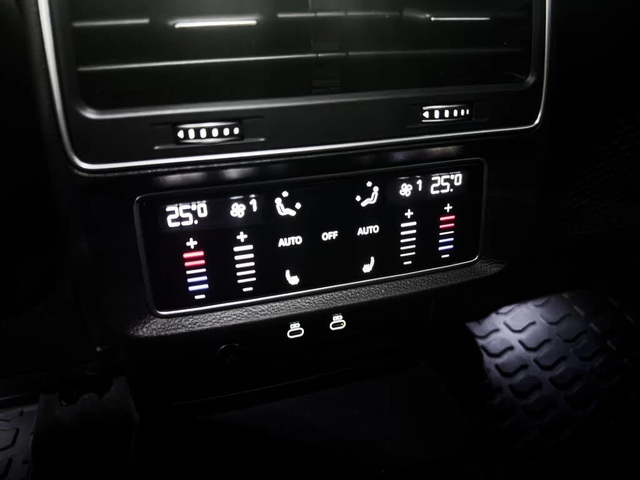 Audi RSQ8 4.0Т* AвтоКредит * (ЦЕНА ДО БГ) - автомобили, коли, обяви за нови и употребявани 14