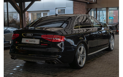audi-s4-sedan-v6-podgrev-f1-navi - 3