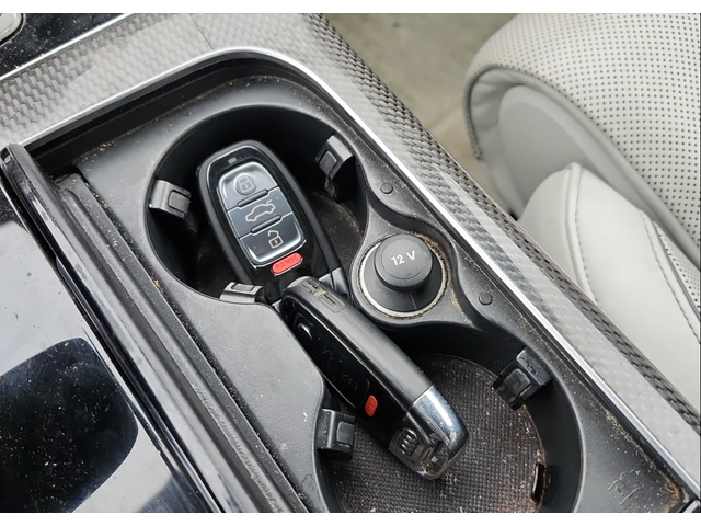 Audi S8 PLUS - автомобили, коли, обяви за нови и употребявани 5