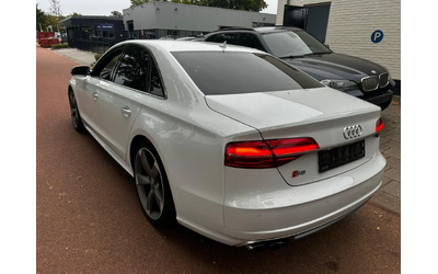 audi-s8 - 1