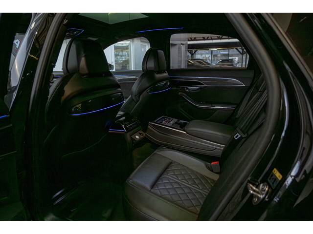 Audi S8 4.0TFSI/Carbon/B&O/Камера 360/HuD/Дистроник/Обдухване/Амбиент - автомобили, коли, обяви за нови и употребявани 8