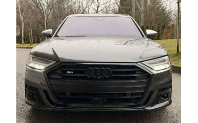 audi-s8 - 1