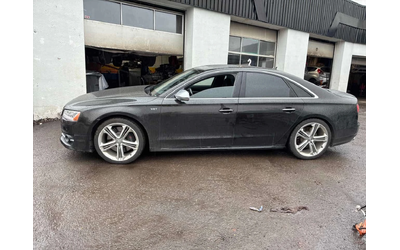 audi-s8 - 1