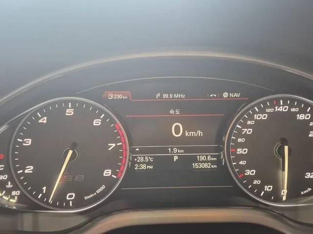 Audi S8 4.0 TFSI Quattro - автомобили, коли, обяви за нови и употребявани 7