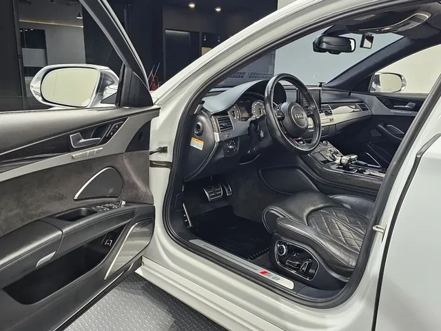 Audi S8 4.0 TFSI Quattro - автомобили, коли, обяви за нови и употребявани 9