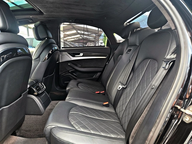 Audi S8 ! PLUS/CERAMIC/DISTR/360CAM/МАСАЖ/ОБДУХ/ВАКУУМ/LIZ - автомобили, коли, обяви за нови и употребявани 15