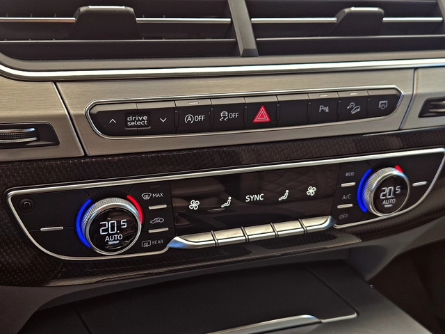 Audi SQ7 ! CERAMIC/EXCLUSIVE/DISTR/CAMERA/BOSE/PANO/ВАКУМ/L - автомобили, коли, обяви за нови и употребявани 11