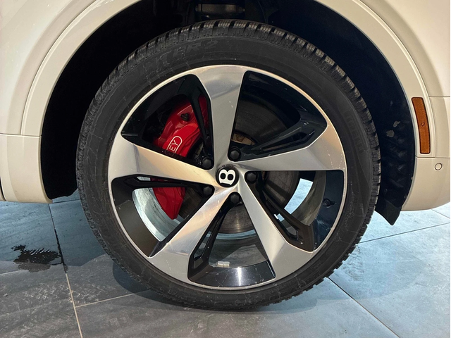 Bentley Bentayga V8 С РЕГИСТРАЦИЯ & АВТО КРЕДИТ - автомобили, коли, обяви за нови и употребявани 11