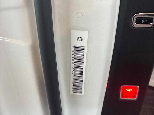 Bentley Bentayga V8 С РЕГИСТРАЦИЯ & АВТО КРЕДИТ - автомобили, коли, обяви за нови и употребявани 13