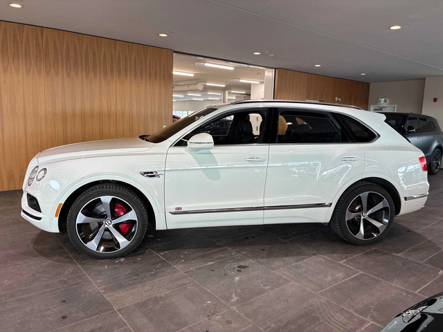 Bentley Bentayga V8 С РЕГИСТРАЦИЯ & АВТО КРЕДИТ - автомобили, коли, обяви за нови и употребявани 1