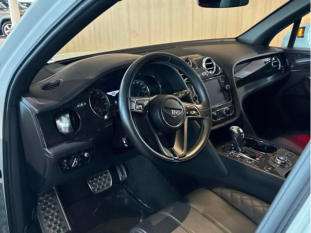 Bentley Bentayga V8 С РЕГИСТРАЦИЯ & АВТО КРЕДИТ - автомобили, коли, обяви за нови и употребявани 5