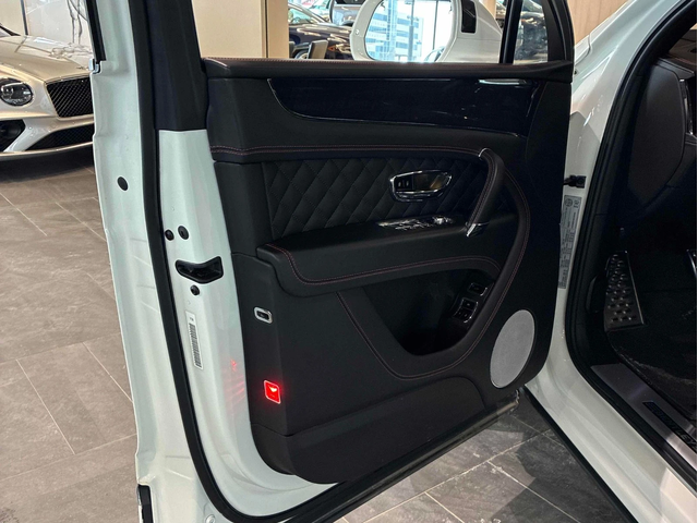 Bentley Bentayga V8 С РЕГИСТРАЦИЯ & АВТО КРЕДИТ - автомобили, коли, обяви за нови и употребявани 9