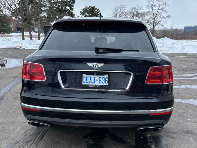 Bentley Bentayga W12 С РЕГИСТРАЦИЯ & АВТО КРЕДИТ - автомобили, коли, обяви за нови и употребявани 3